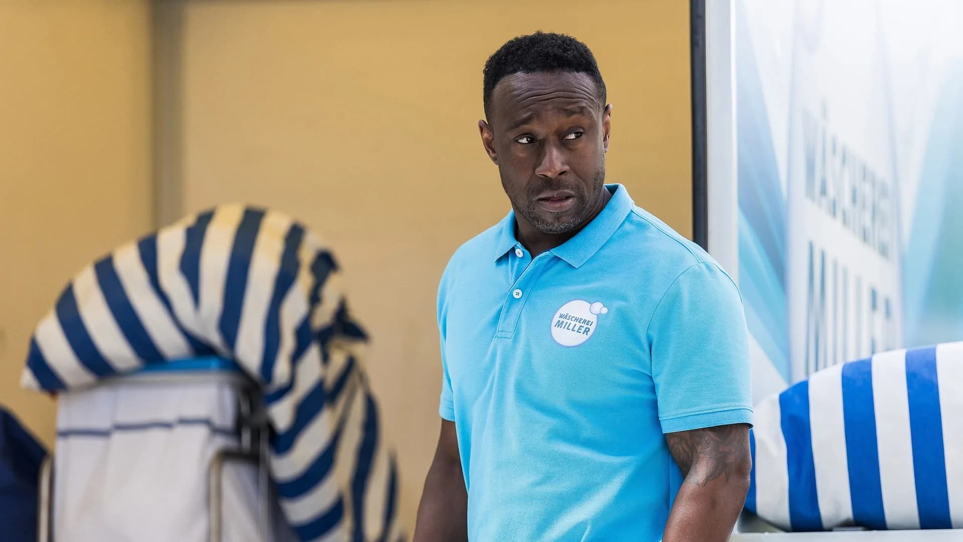 Carl Miller Jerry Kwarteng: Carl Miller (Jerry Kwarteng) ist frustriert in In aller Freundschaft – Die jungen Ärzte, Staffel 12