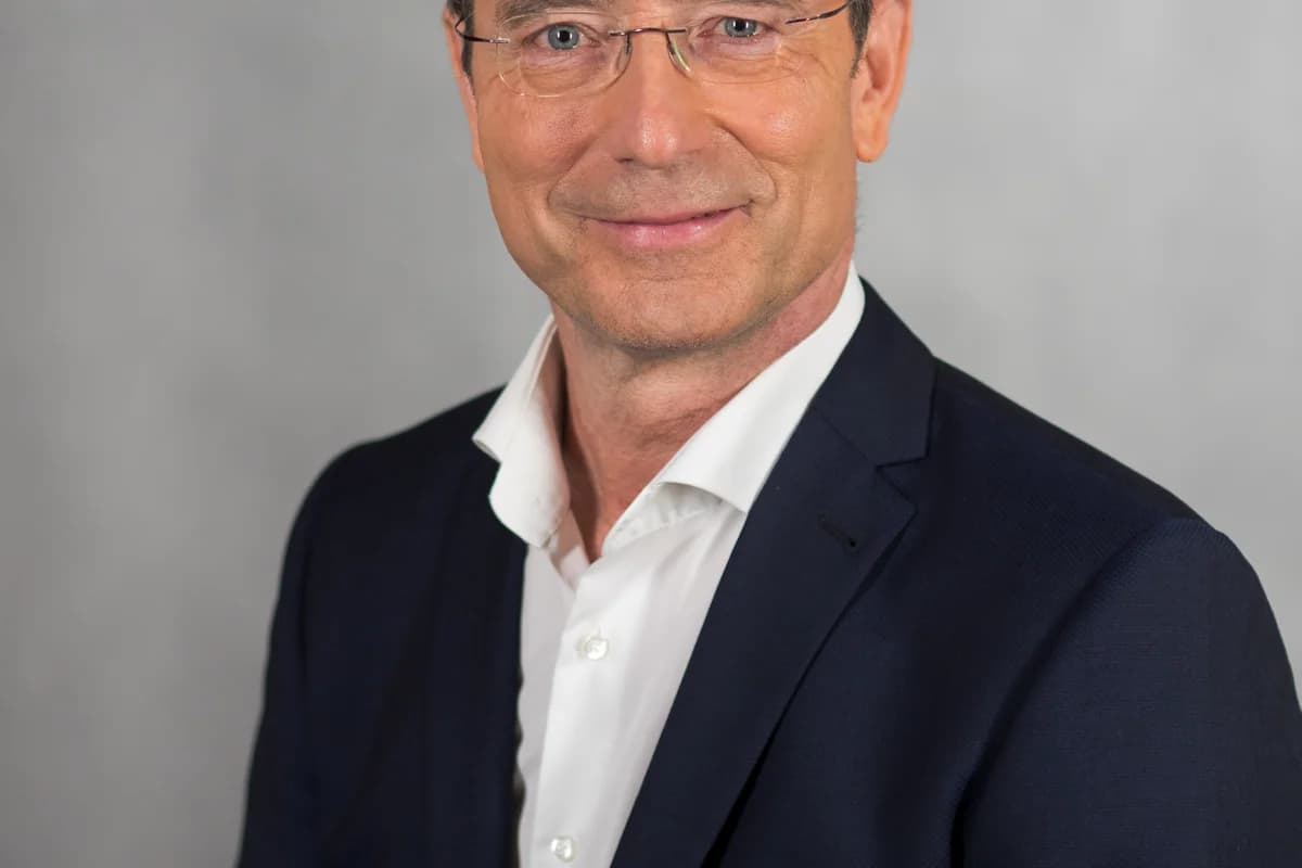 Matthias Riedl: Internist und TV-Ernährungsmediziner