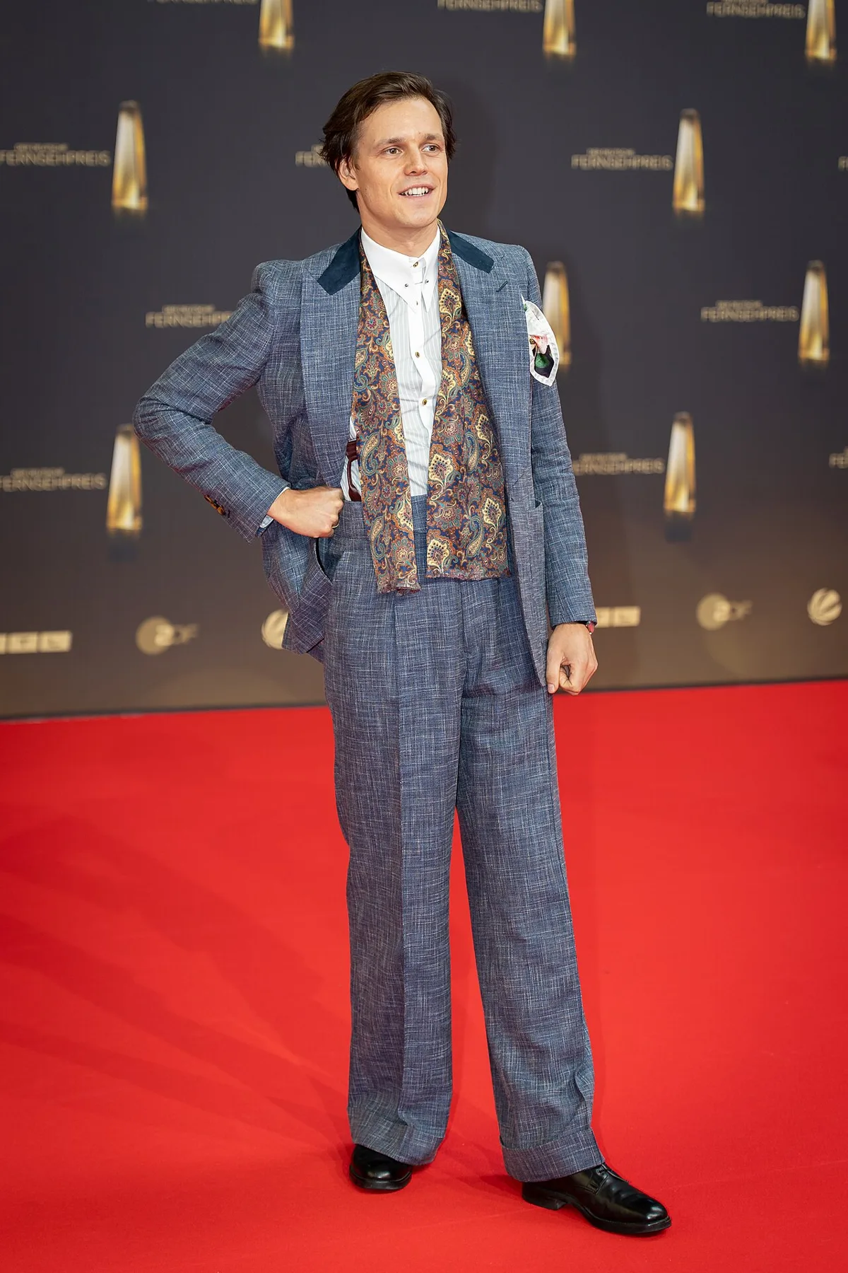 Franz Hartwig, deutscher Schauspieler, auf dem roten Teppich beim Deutschen Fernsehpreis 2022
