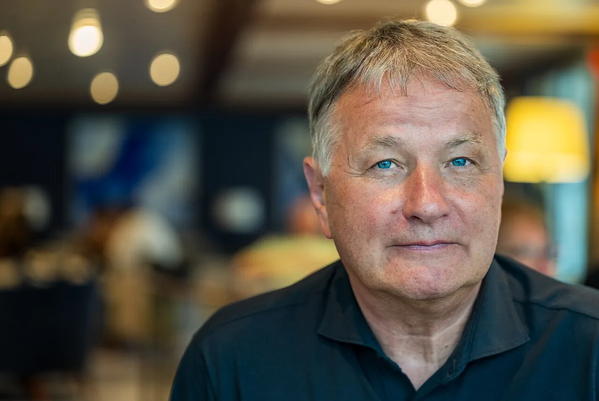 Thomas Rühmann, Darsteller des Dr. Roland Heilmann in In aller Freundschaft, im Jahr 2024